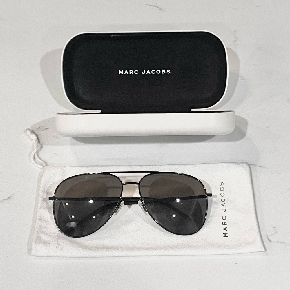 MARC JACOBS Black Aviator Sunglasses - Like New!
